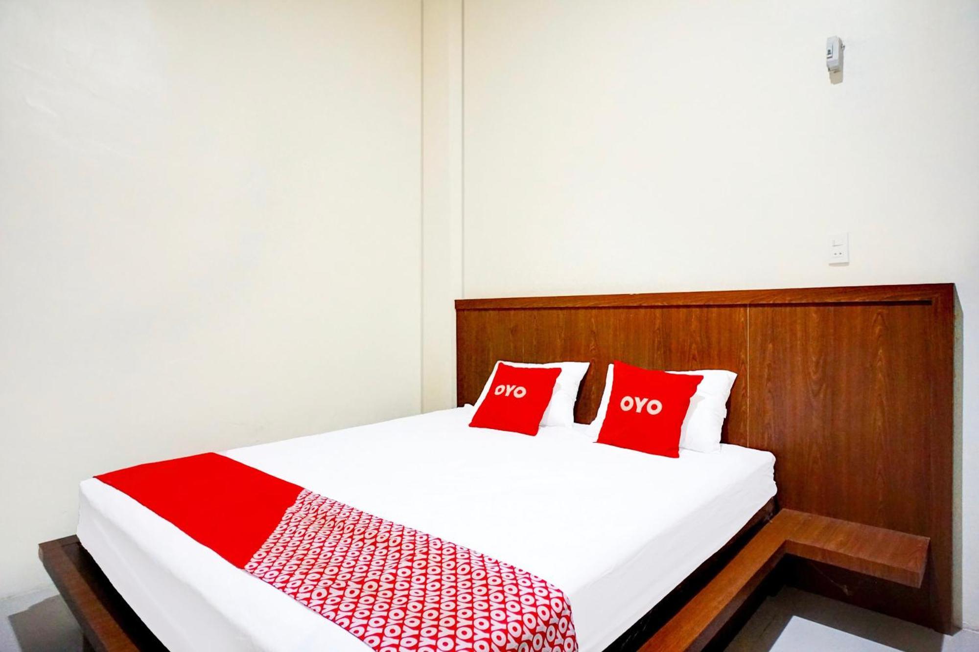 Oyo 94105 P&G Guest House Medan Buitenkant foto