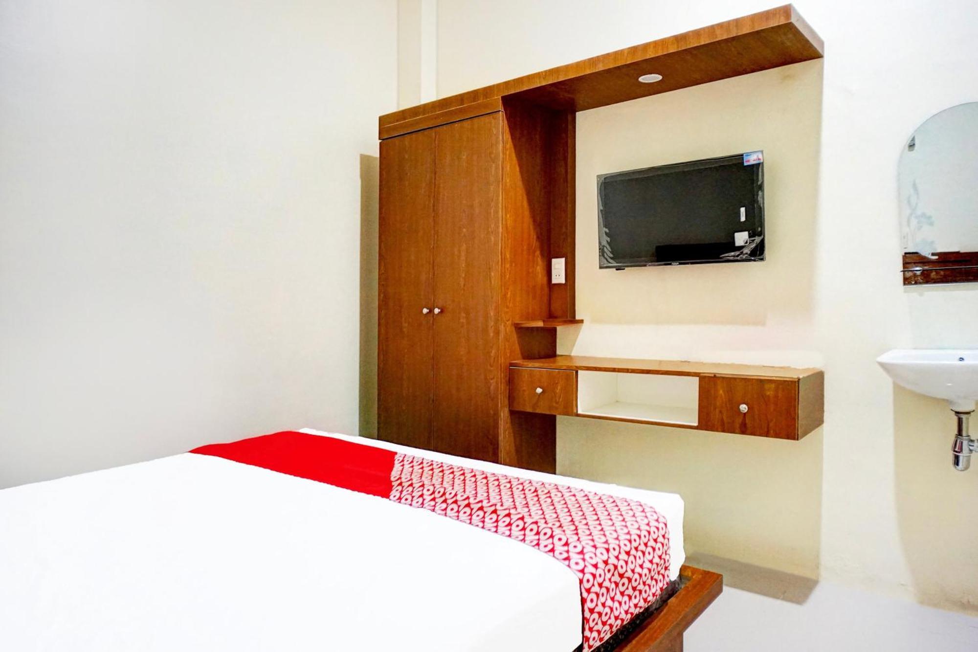 Oyo 94105 P&G Guest House Medan Buitenkant foto