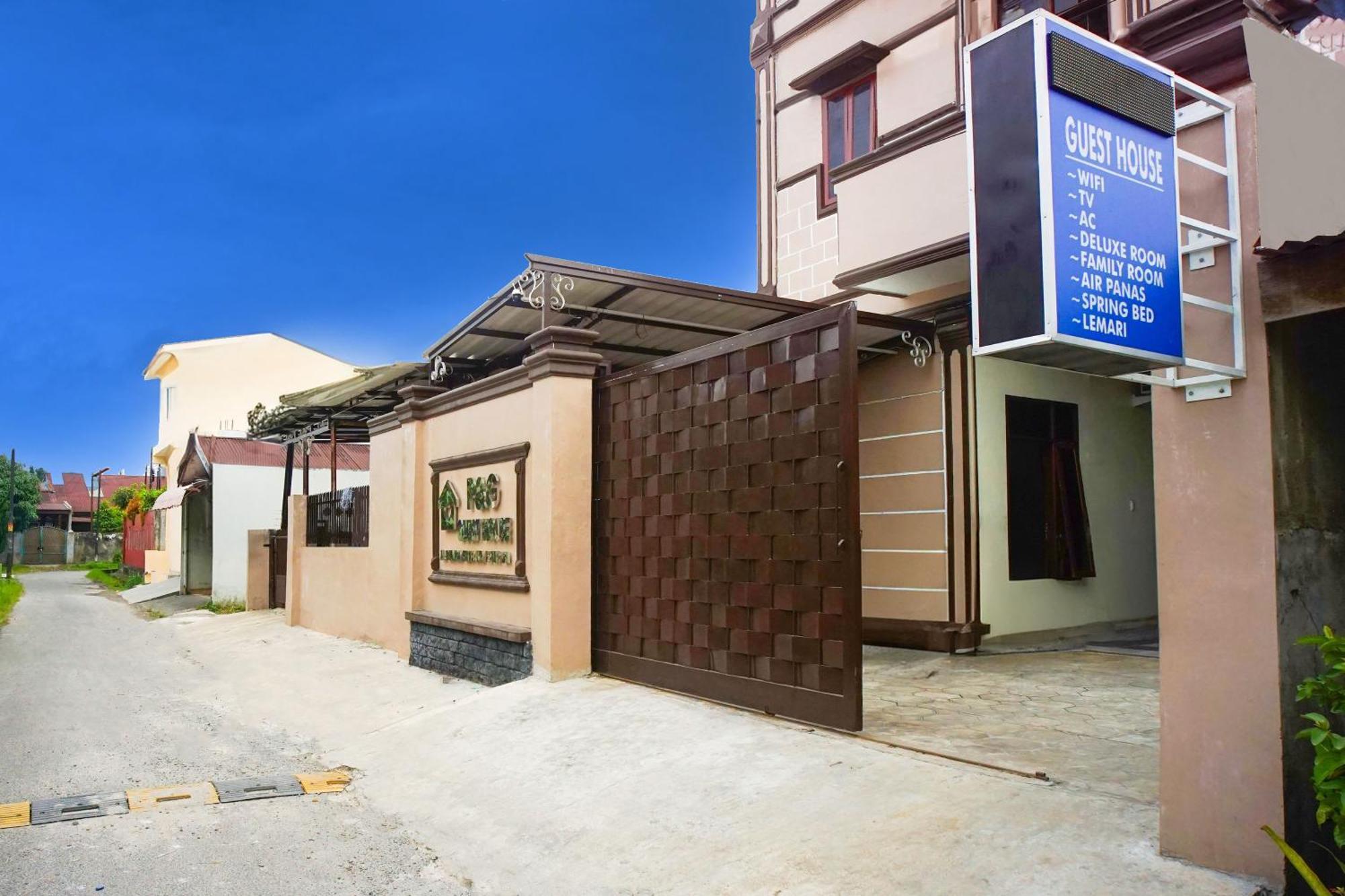 Oyo 94105 P&G Guest House Medan Buitenkant foto