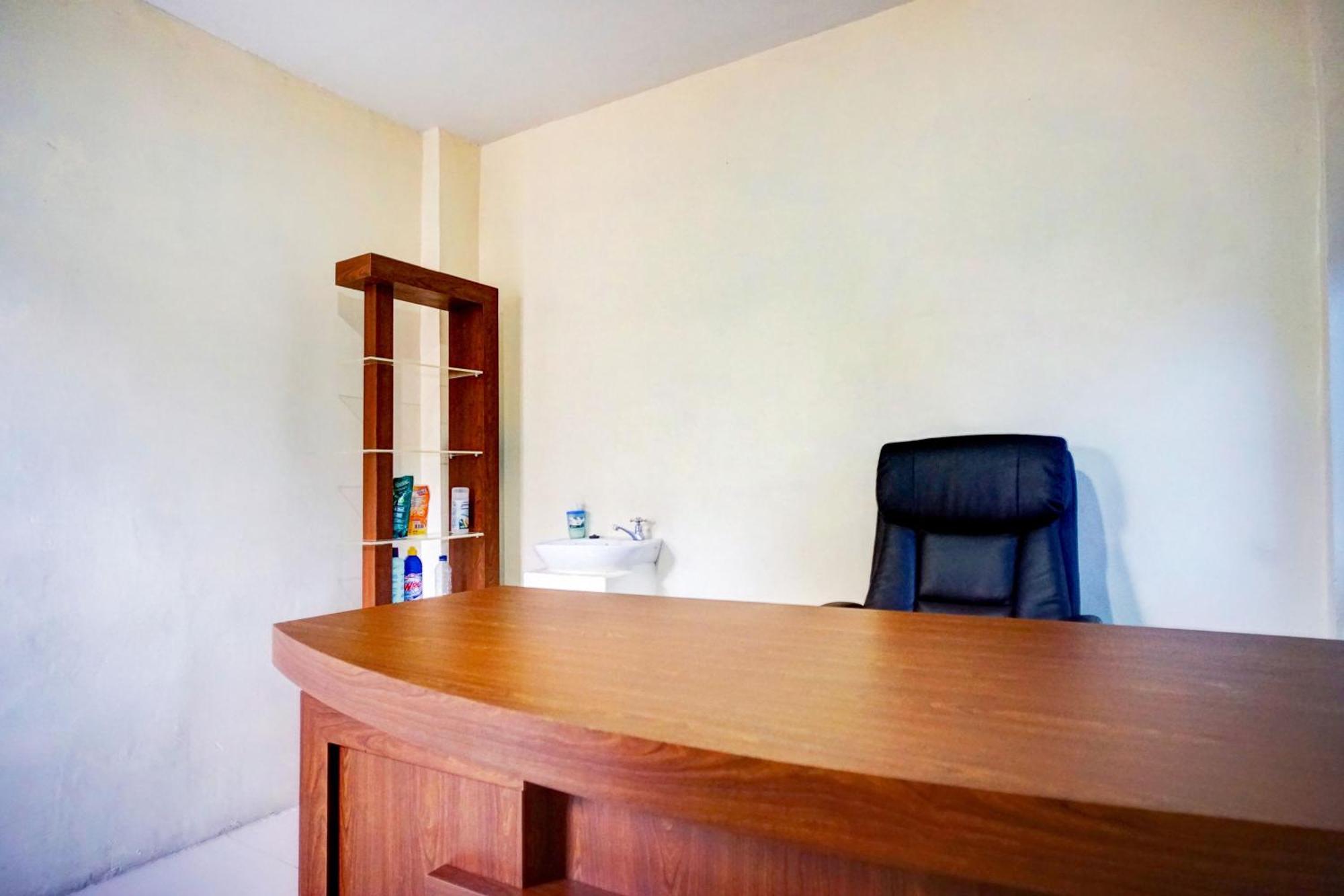 Oyo 94105 P&G Guest House Medan Buitenkant foto