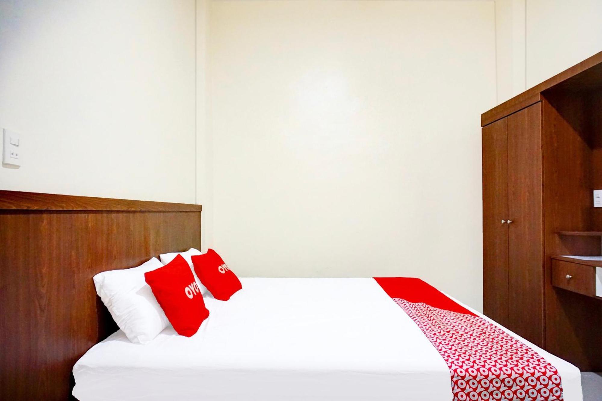 Oyo 94105 P&G Guest House Medan Buitenkant foto