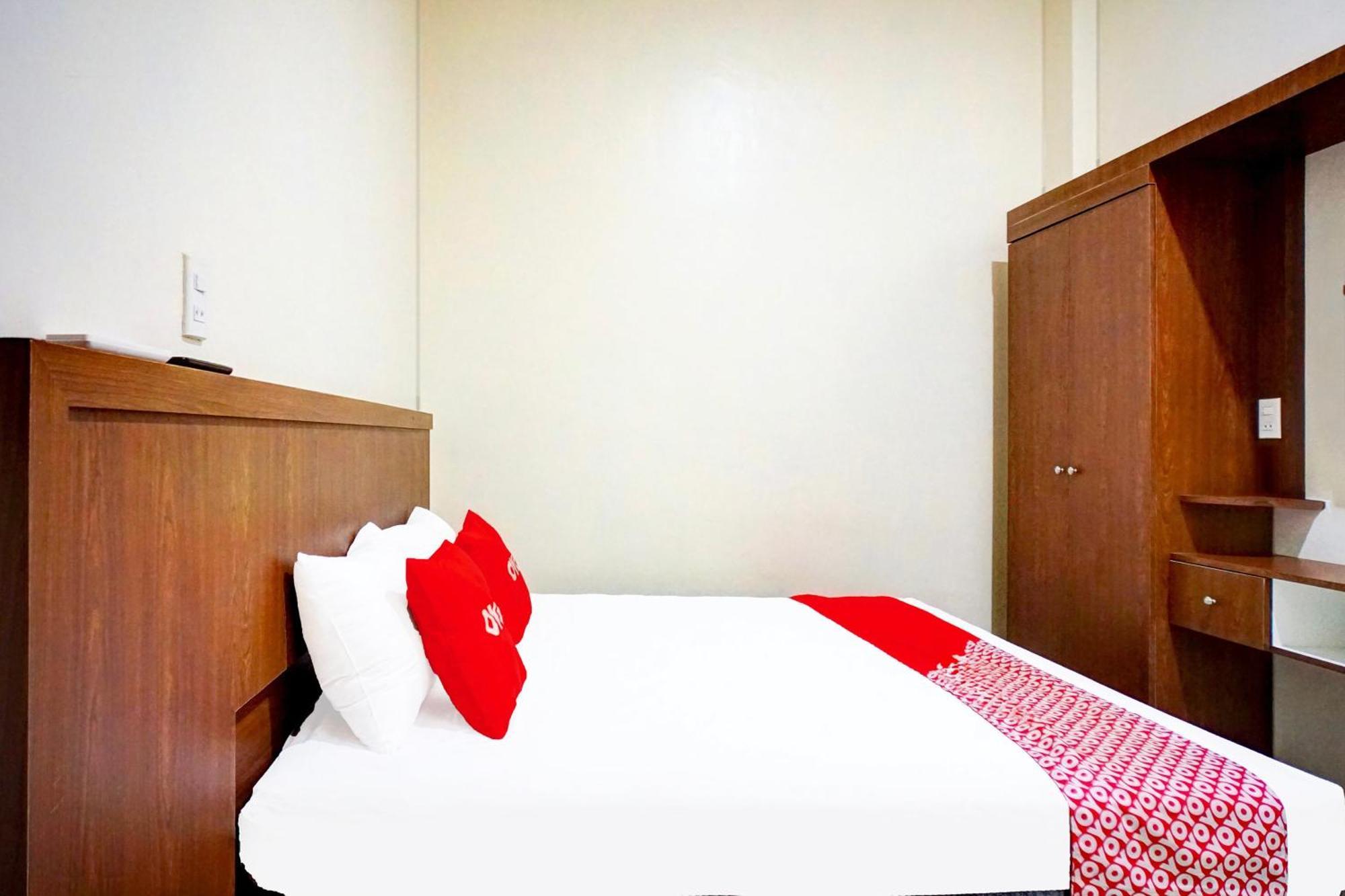 Oyo 94105 P&G Guest House Medan Buitenkant foto