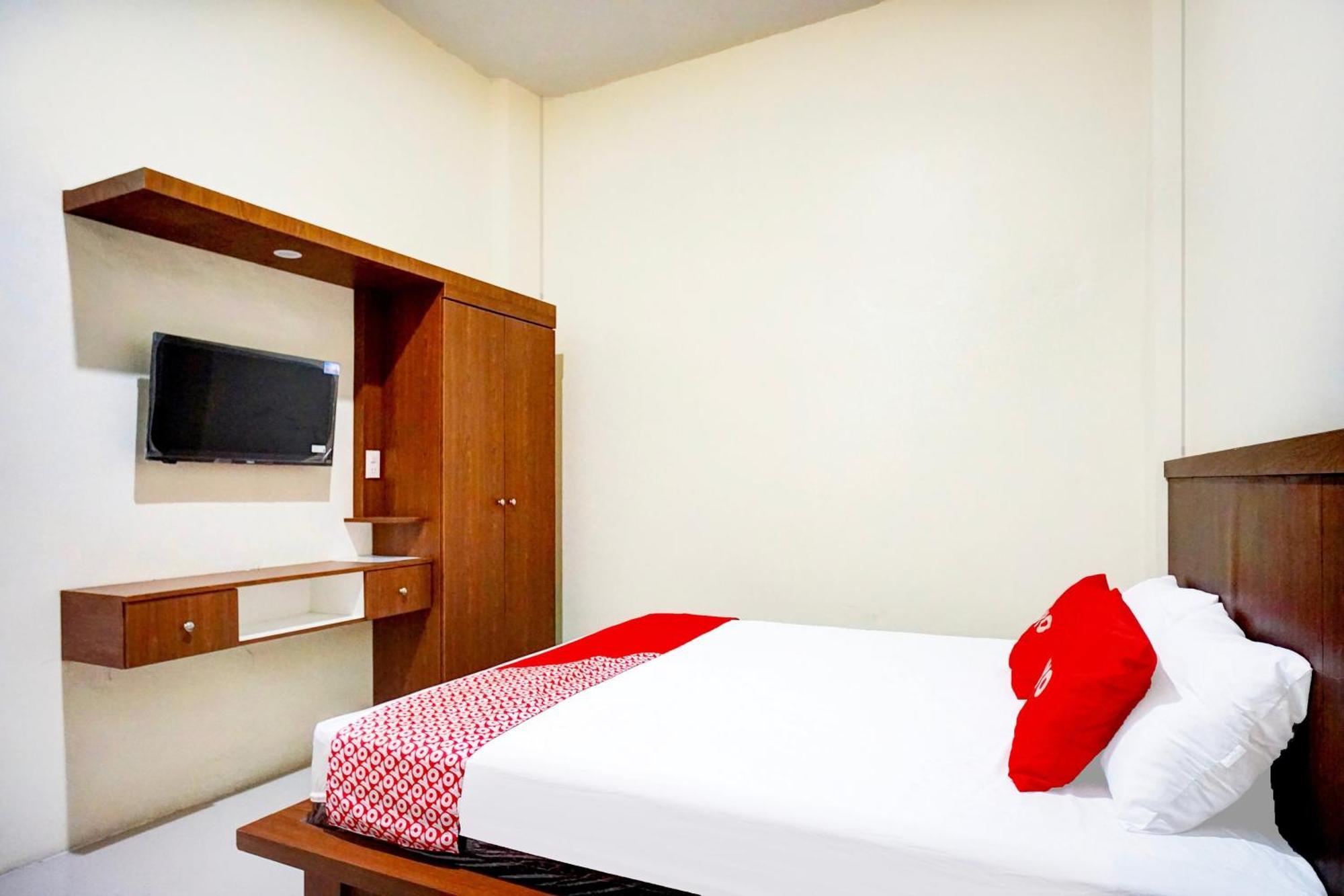 Oyo 94105 P&G Guest House Medan Buitenkant foto