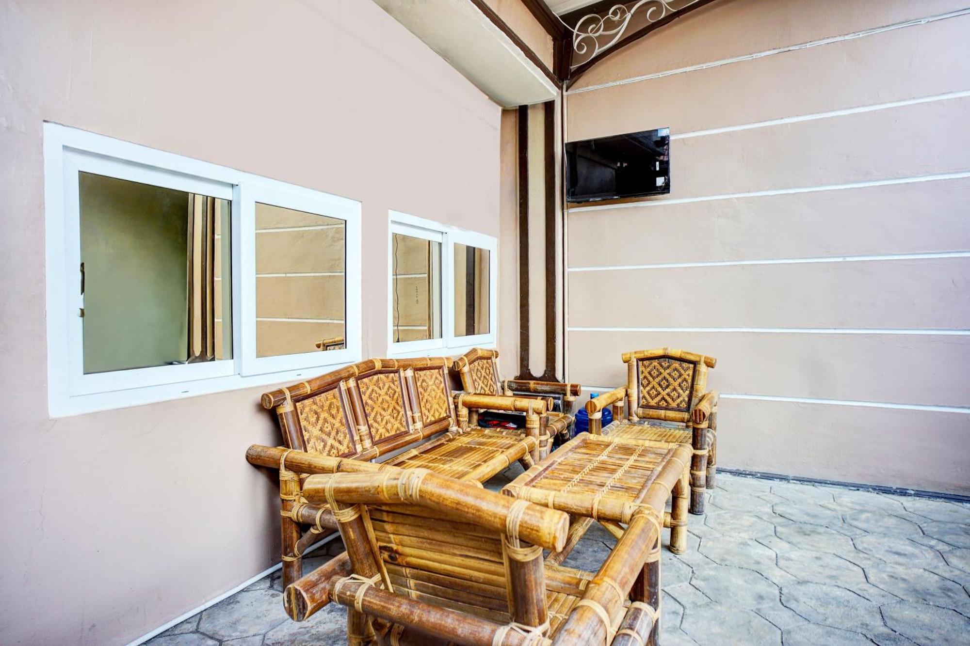 Oyo 94105 P&G Guest House Medan Buitenkant foto